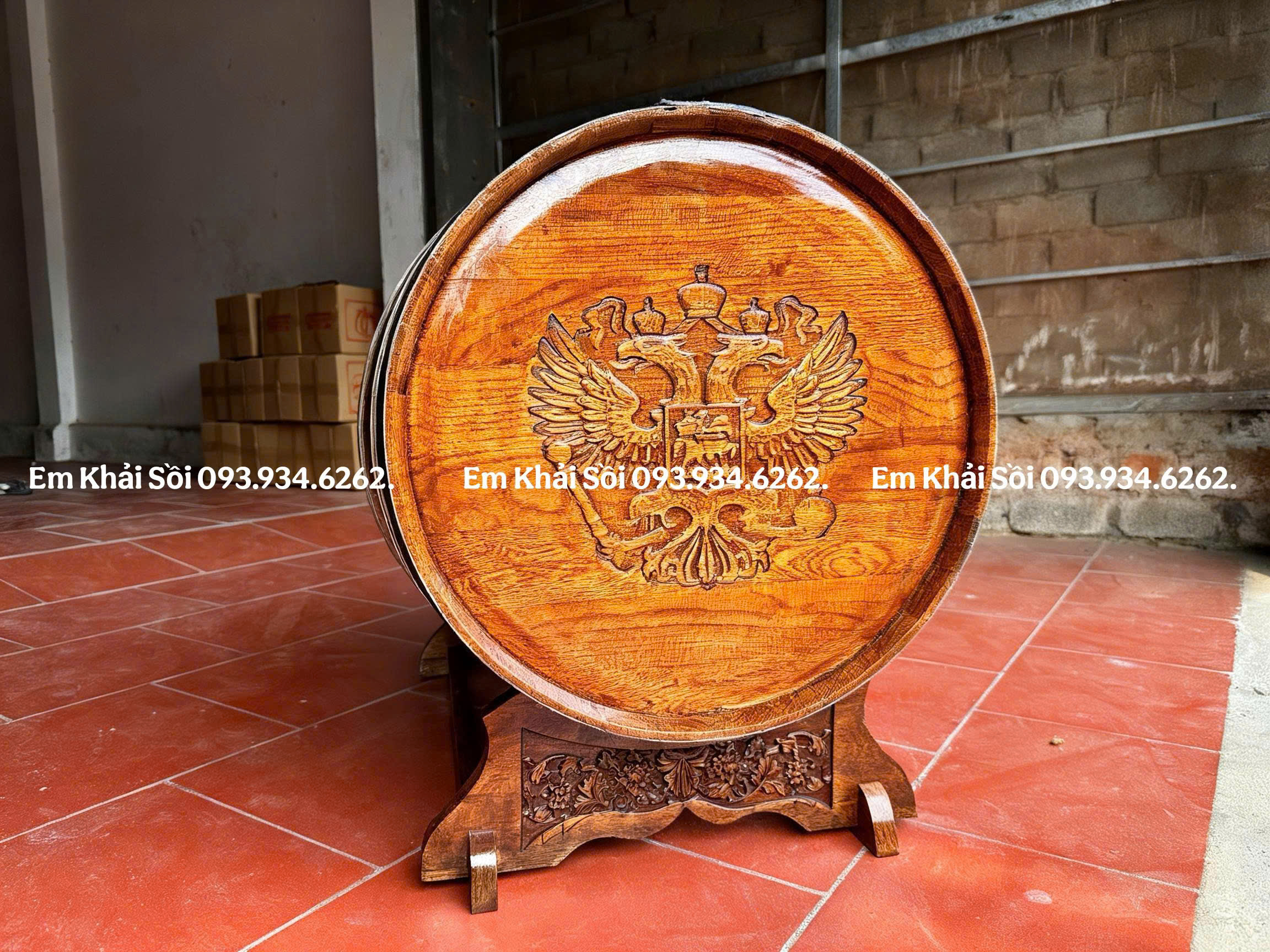 Thùng rượu gỗ sồi chân gỗ cao
